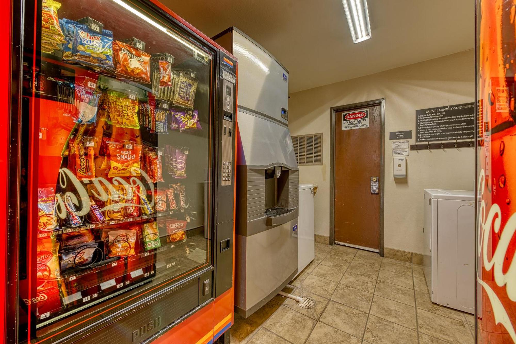 Super 8 By Wyndham Alamosa Motel Ngoại thất bức ảnh