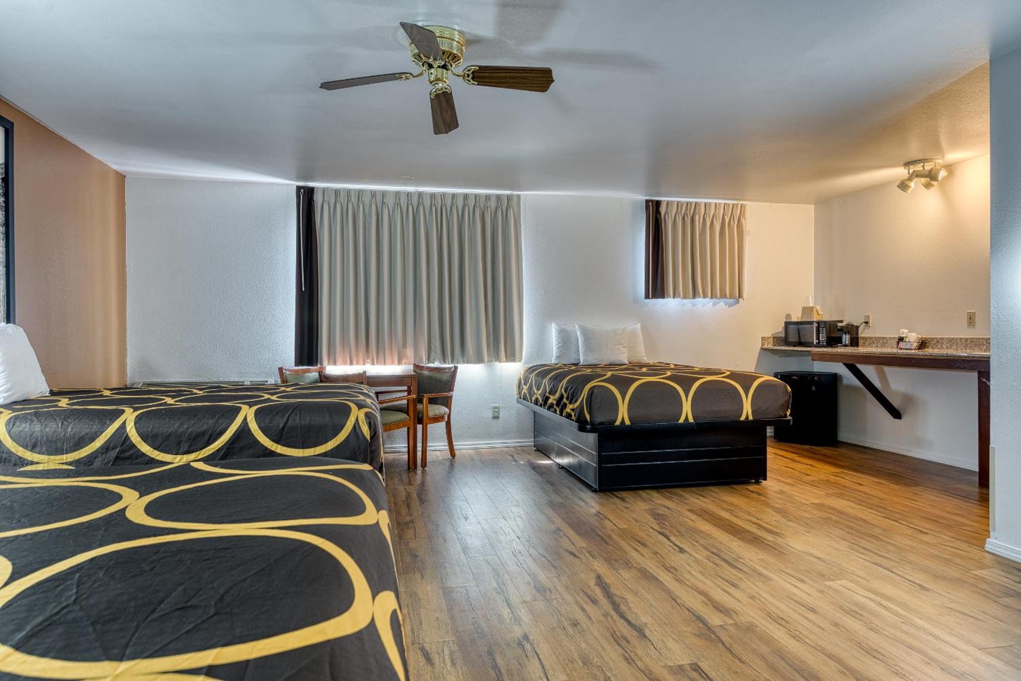 Super 8 By Wyndham Alamosa Motel Phòng bức ảnh
