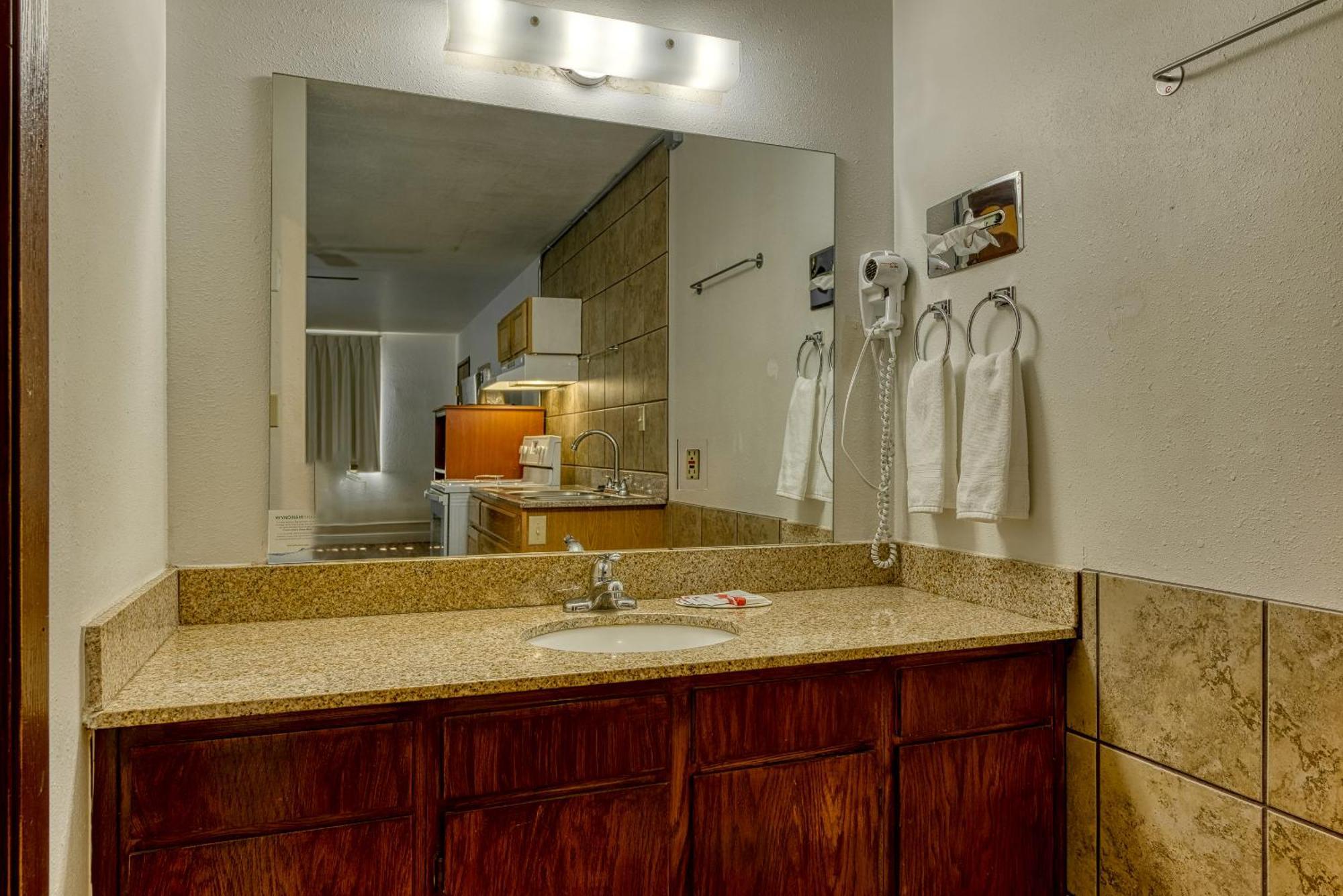 Super 8 By Wyndham Alamosa Motel Phòng bức ảnh